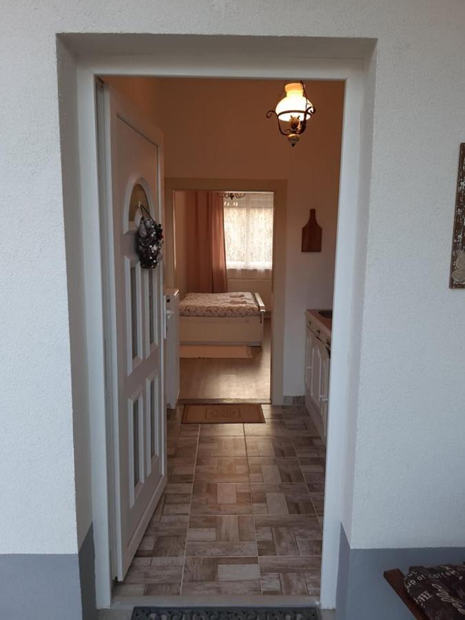 Edina Vintage Vendeghaz Apartment Mosonmagyaróvár Екстериор снимка