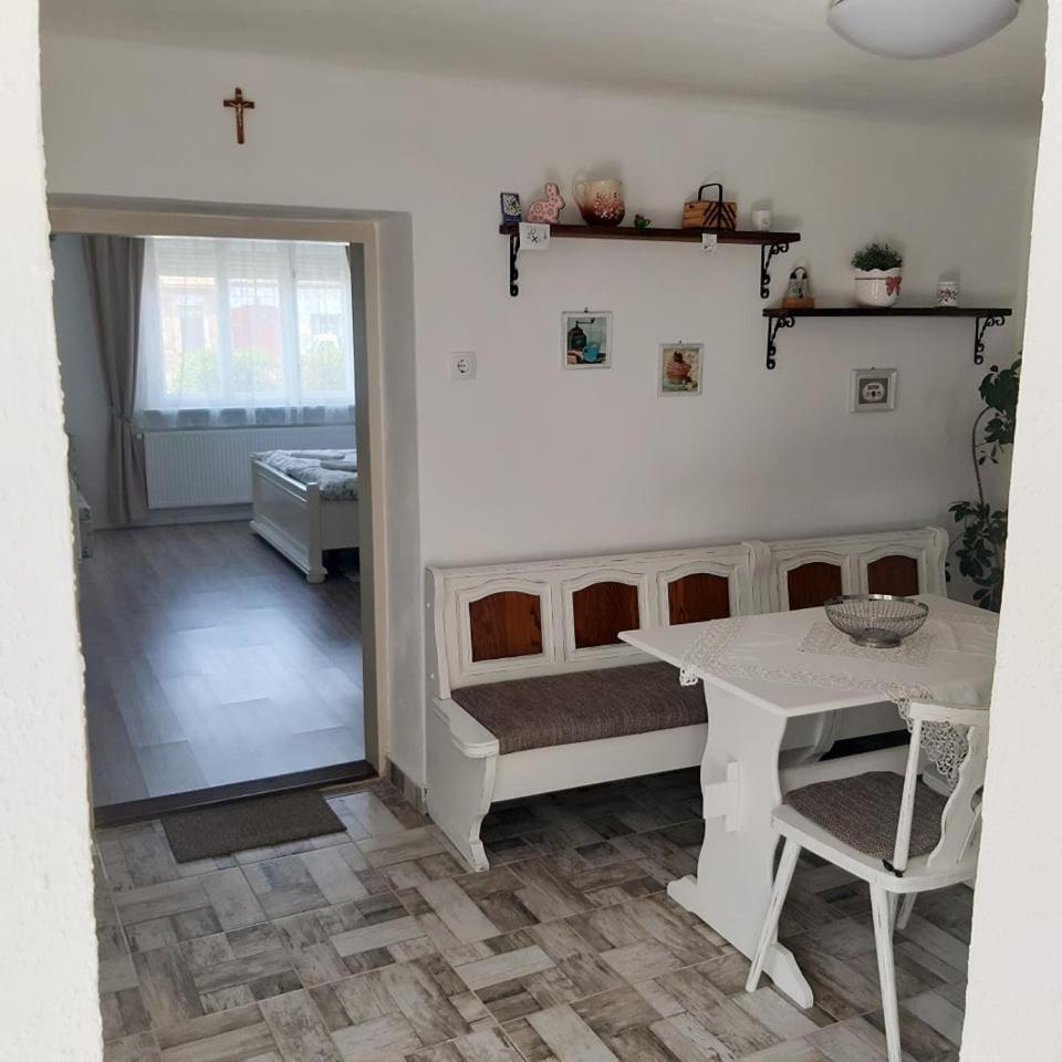 Edina Vintage Vendeghaz Apartment Mosonmagyaróvár Екстериор снимка