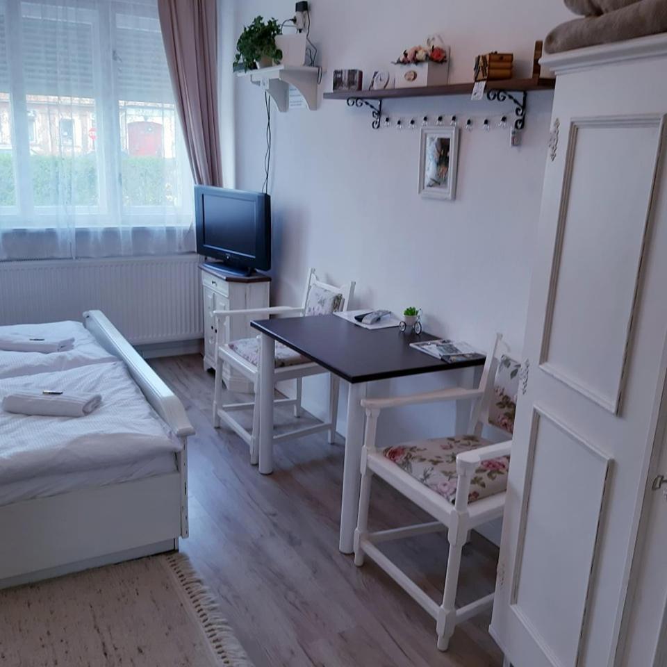 Edina Vintage Vendeghaz Apartment Mosonmagyaróvár Екстериор снимка